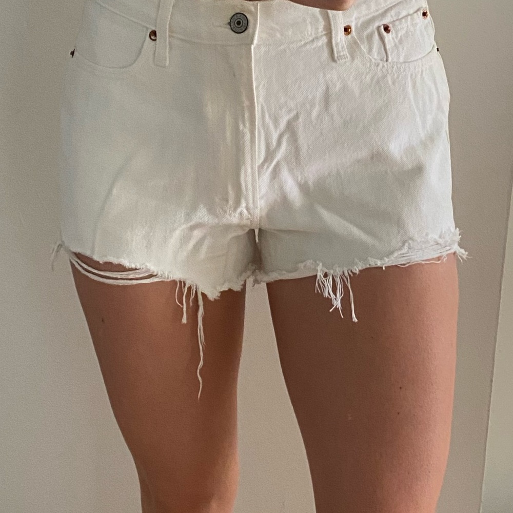 Abercrombie high rise shorts NWT! Size 28